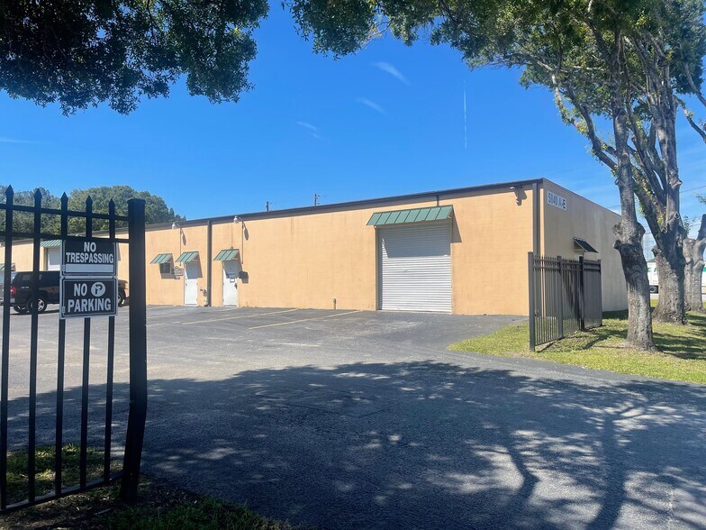 More Photos Of 5840 Ulmerton Rd, Clearwater Manufacturing For Lease