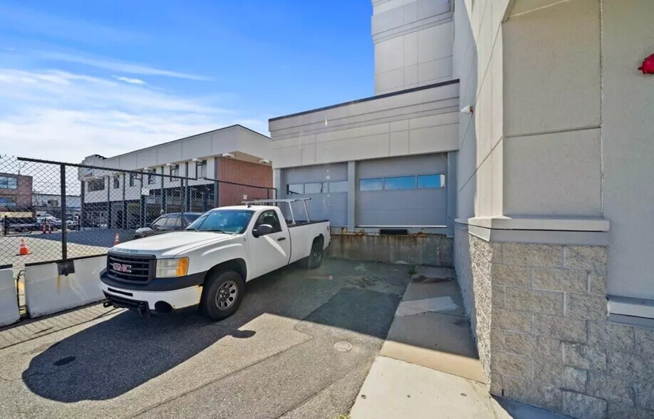 More Photos Of 43 Freeport St, Boston Flex For Lease