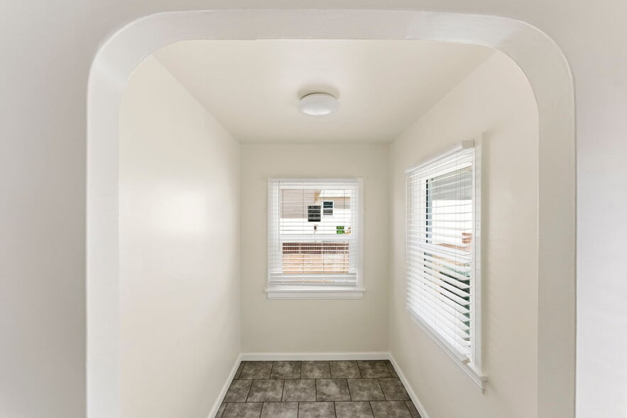 More Photos Of 1047 W 7th St, San Pedro Multifamily For Sale
