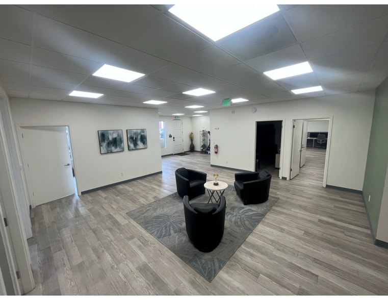 More Photos Of 41 Hangar Way, Watsonville Service For Sale