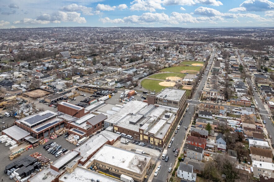 More Photos Of 175 Lake Ave, Staten Island Warehouse For Lease