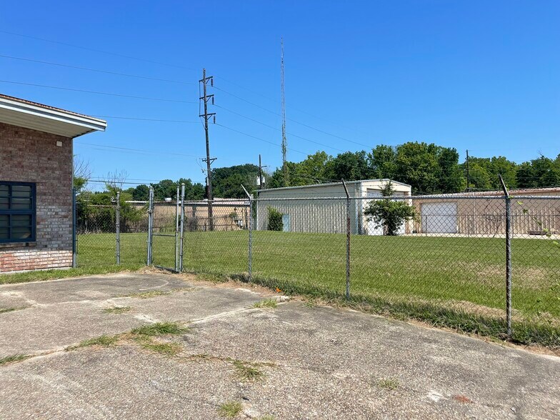 More Photos Of 1123 N Carrollton Ave, Baton Rouge Warehouse For Sale