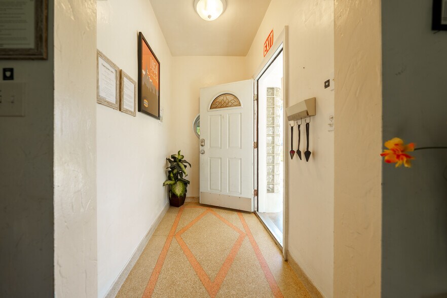 More Photos Of 701 Hollywood Blvd, Hollywood Apartments For Sale