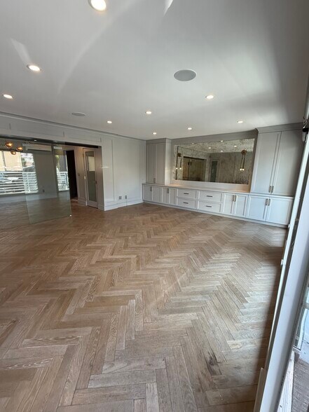 More Photos Of 733 10th St, Santa Monica Storefront Retail Office For Lease