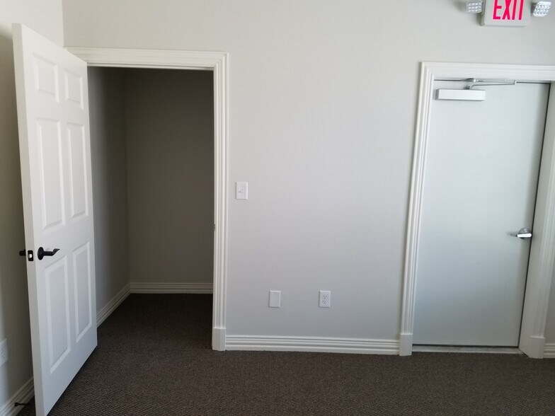 More Photos Of 8668 John Hickman Pky, Frisco Medical For Lease