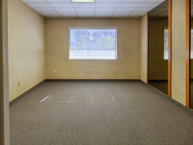 More Photos Of 1344 W 6th St, Corona Office For Sale