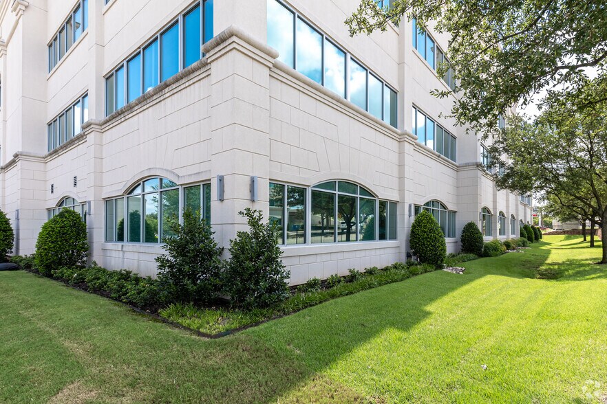 More Photos Of 1631 Lancaster Dr, Grapevine Medical For Lease