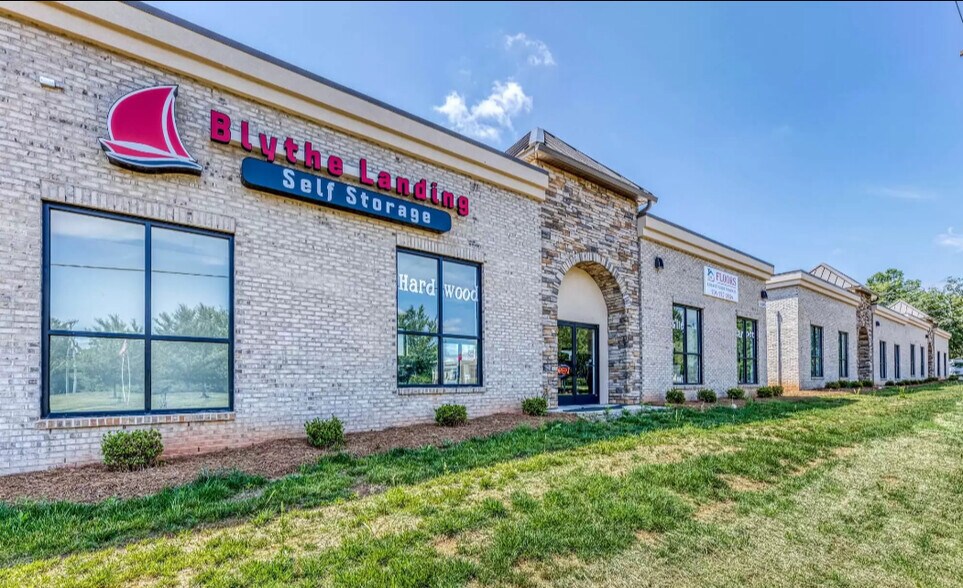 More Photos Of 14936 Brown Mill Rd, Huntersville Self Storage For Lease