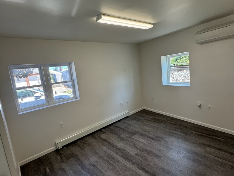 More Photos Of 244 Maple Pl, Mineola Warehouse For Lease