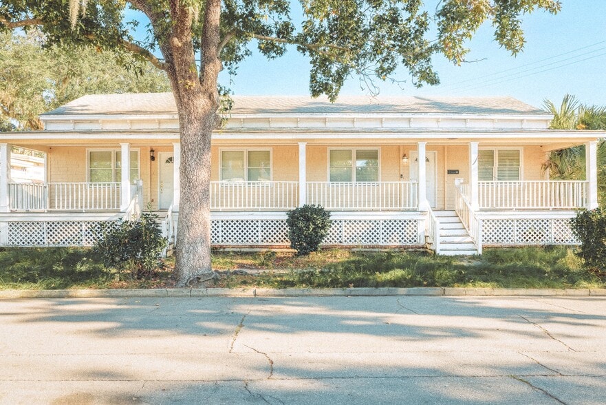 Primary Photo Of 14 W 43rd St, Savannah General Retail For Lease