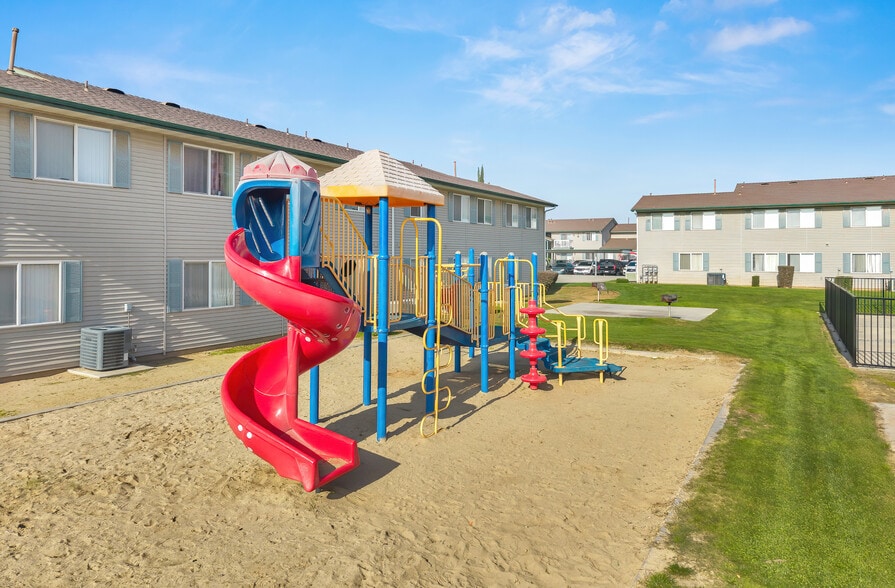 More Photos Of 1832 Merced St, Madera Apartments For Sale