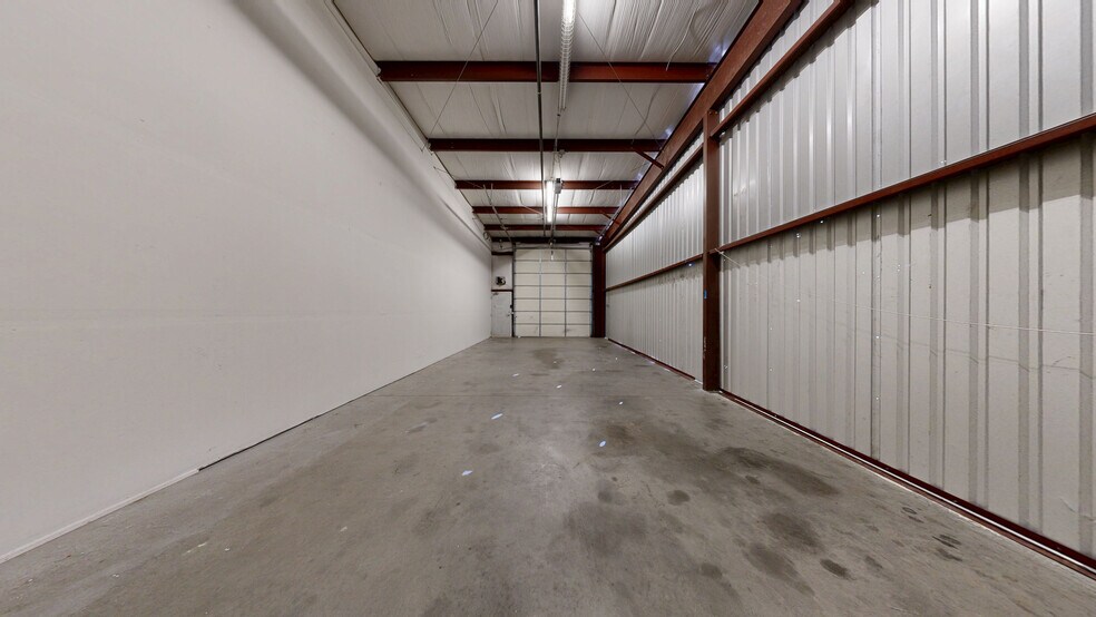 More Photos Of 6232 Beach St, Denver Warehouse For Lease