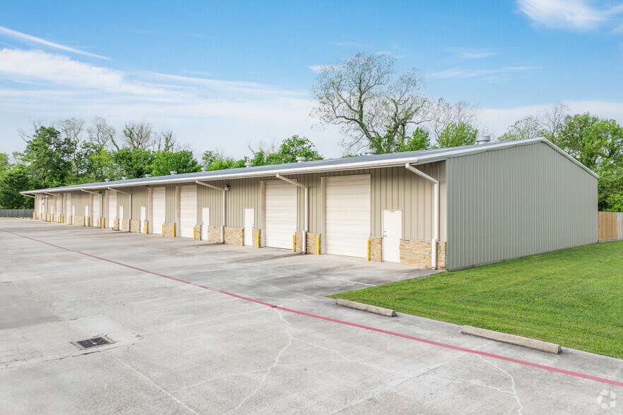 More Photos Of 1646 Blaisdale Rd, Richmond Warehouse For Lease