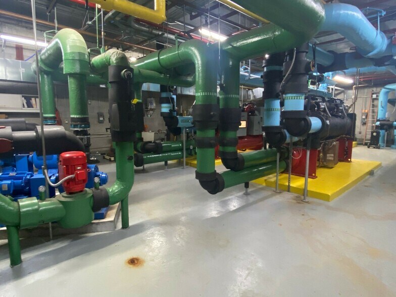 More Photos Of 1 Energy Pl, Pensacola Office For Lease