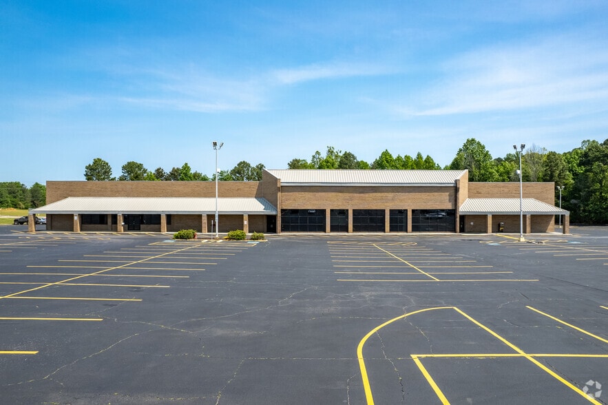 More Photos Of 199-317 Habersham County Shopping Ctr, Cornelia Unknown For Lease