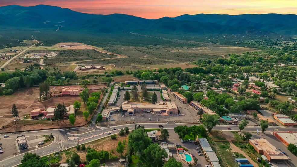 More Photos Of 413 Paseo Del Pueblo Norte, Taos Hotel For Sale