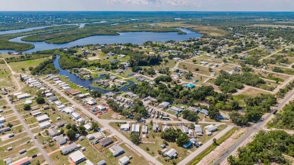 More Photos Of 29208 Snook Cir, Punta Gorda Manufactured Housing Mobile Home Park For Sale