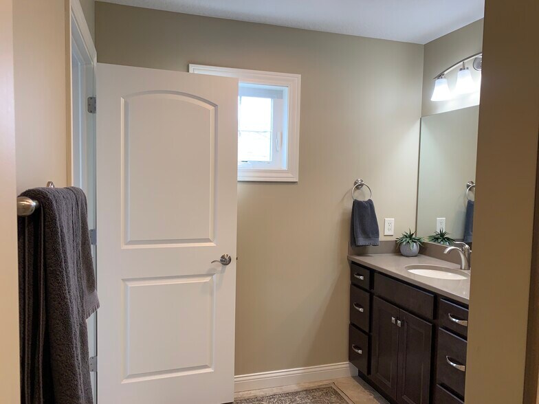 More Photos Of 2111-2115 E 12th St, Davenport Apartments For Sale