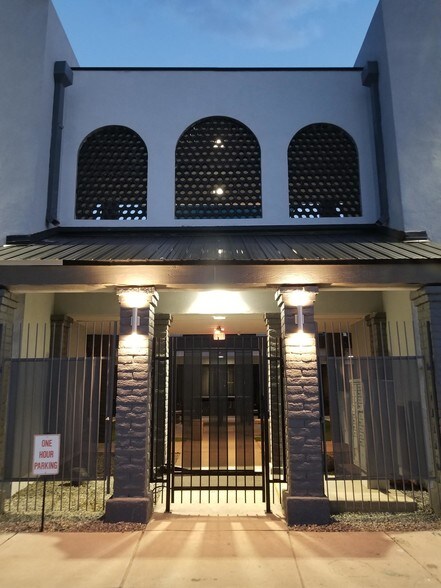 More Photos Of 8601 N Black Canyon Hwy, Phoenix Medical For Lease