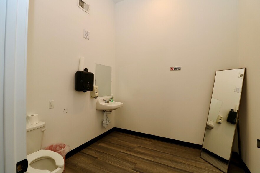 More Photos Of 1735 Central Ave, Dubuque General Retail For Sale