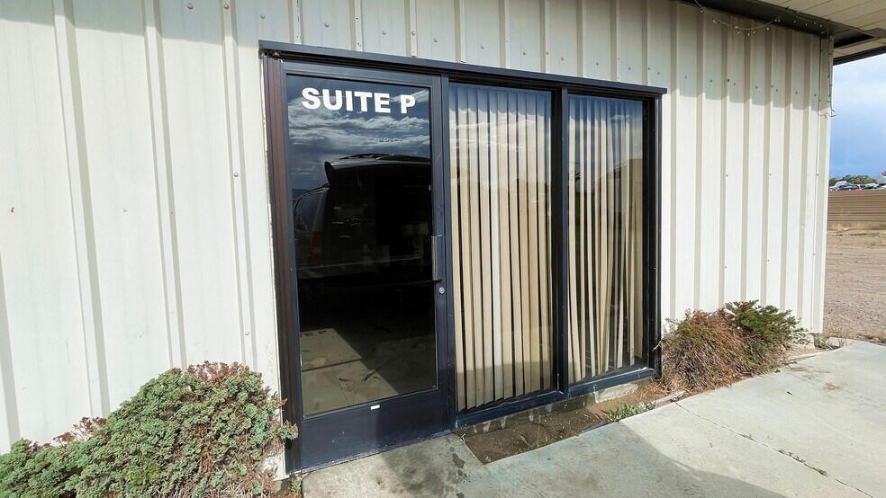 More Photos Of 1353-1363 Inyokern Rd, Ridgecrest Showroom For Lease
