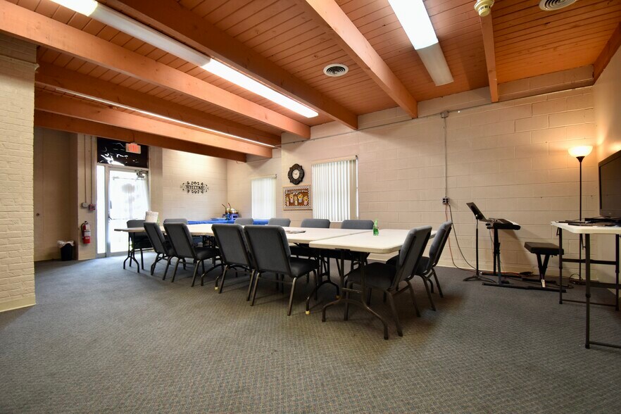 More Photos Of 21900 Middlebelt Rd, Farmington Hills Religious Facility For Sale