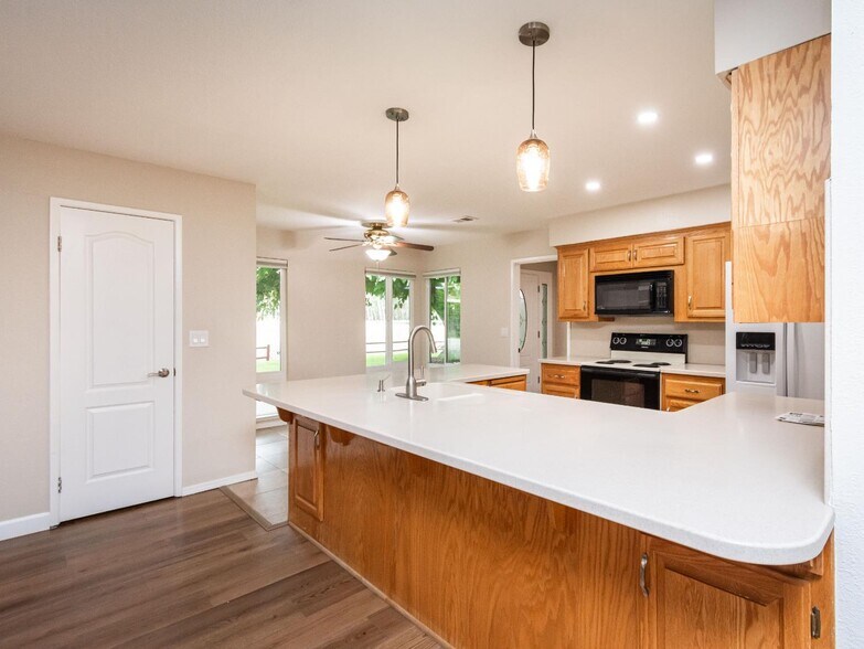 More Photos Of 25265 Carlsbad Ave, Davis Apartments For Sale