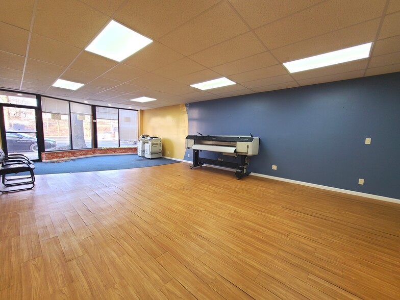 More Photos Of 351-357 W Sunrise Hwy, Freeport Storefront Retail Office For Lease