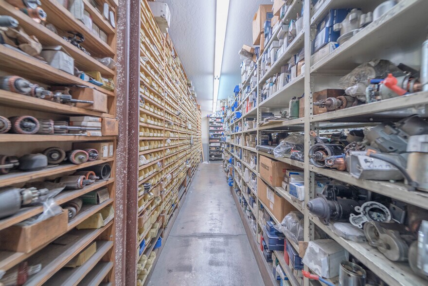 More Photos Of 198 Main St, Biloxi Light Distribution For Sale
