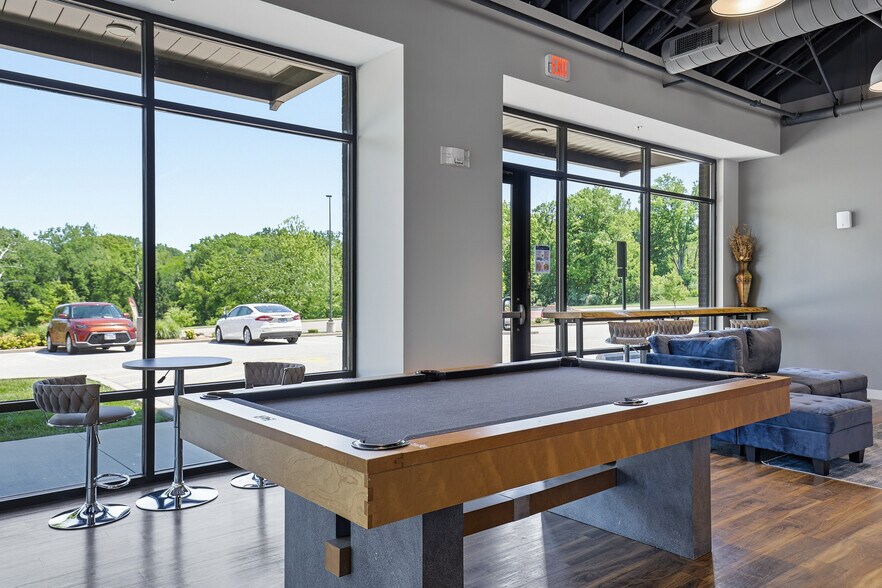 More Photos Of 1010 Enclave Blvd, Edwardsville Apartments For Sale