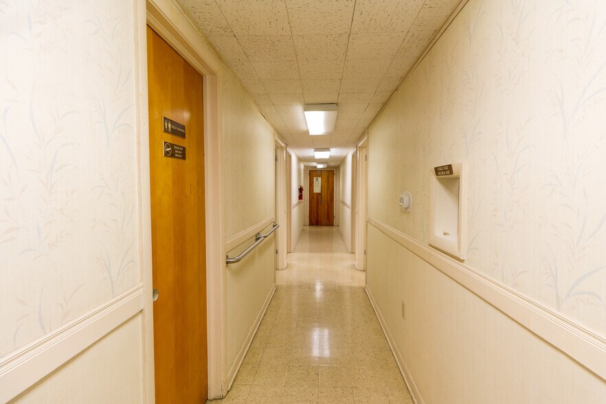 More Photos Of 810 W King St, Kings Mountain Office For Sale