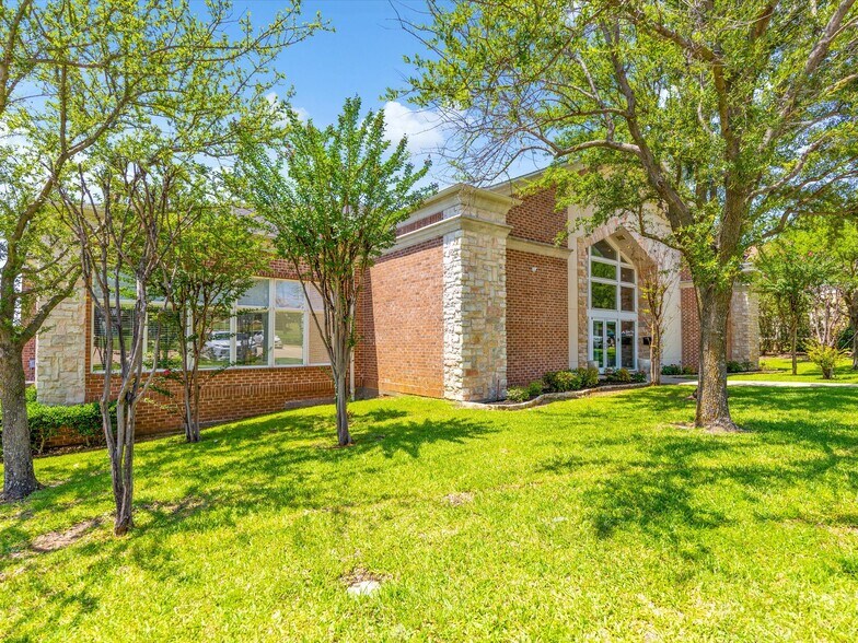 More Photos Of 425 E Southlake Blvd, Southlake Loft Creative Space For Lease