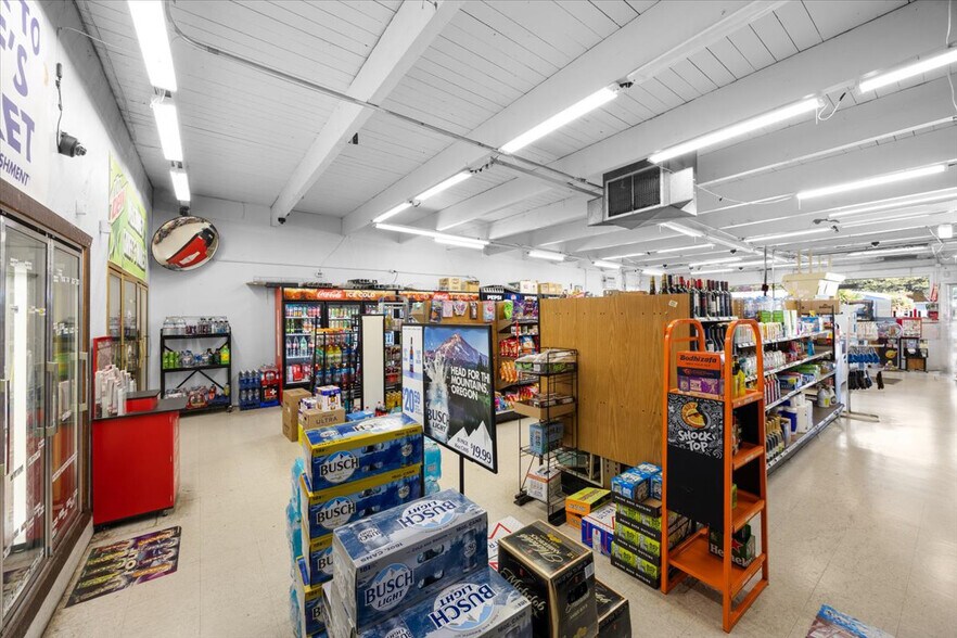 More Photos Of 4432 Carnes Rd, Roseburg Convenience Store For Sale