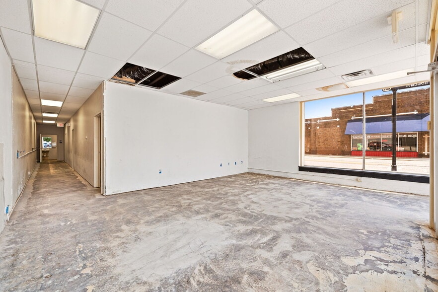 More Photos Of 121 S Bickford Ave, El Reno Storefront For Lease