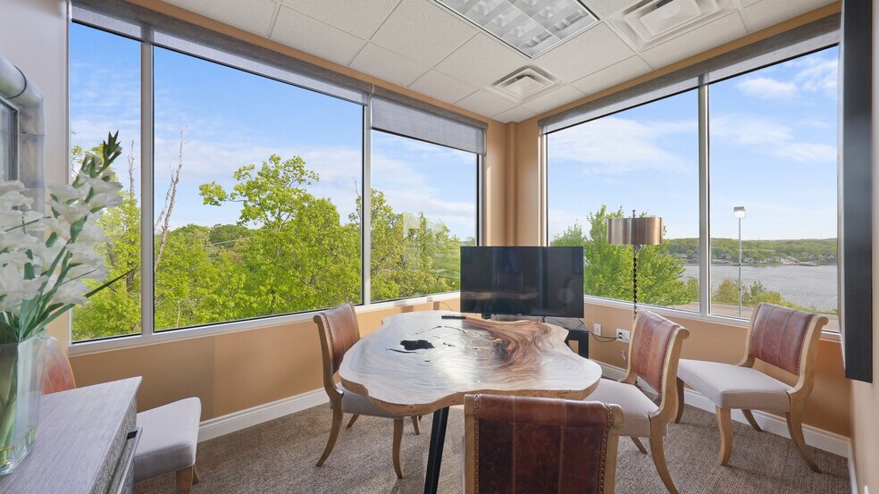 More Photos Of 2265 Bagnell Dam Blvd, Lake Ozark Office For Sale