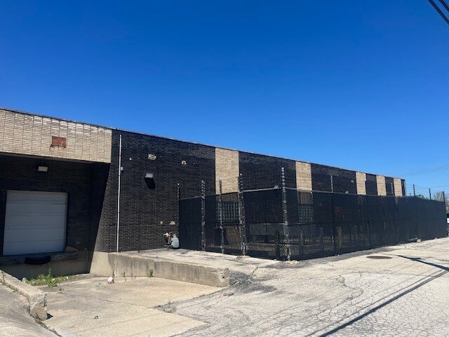 More Photos Of 7459 W 79th St, Bridgeview Warehouse For Lease
