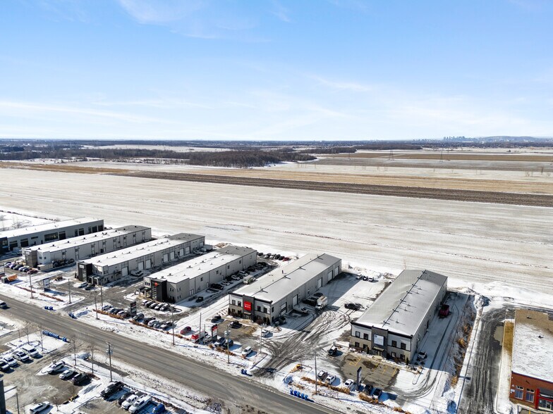 More Photos Of 1350 Boul Lionel-Boulet, Varennes Warehouse For Lease