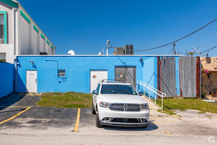 More Photos Of 14011-14015 S Dixie Hwy, Miami Freestanding For Lease