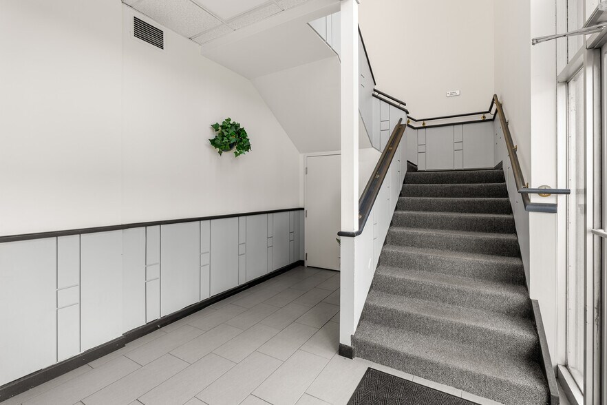 More Photos Of 4 Preston Ct, Bedford Office For Sale