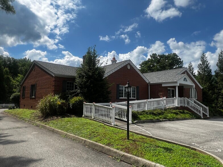 Primary Photo Of 5604 Starkey Rd, Roanoke Medical For Sale