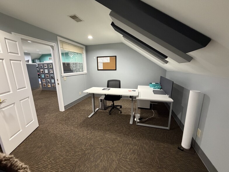 More Photos Of 9810 Westpoint Dr, Indianapolis Office For Lease