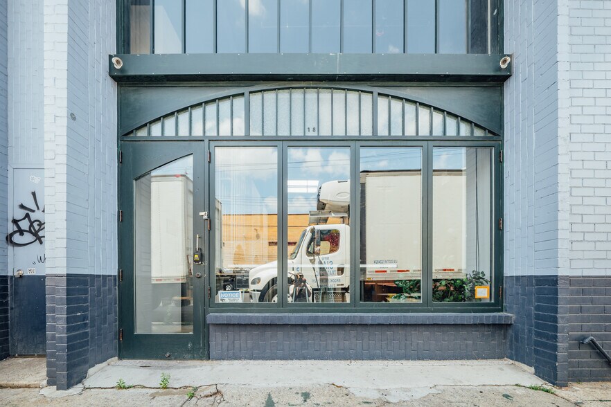 More Photos Of 202 Randolph St, Brooklyn Showroom For Lease