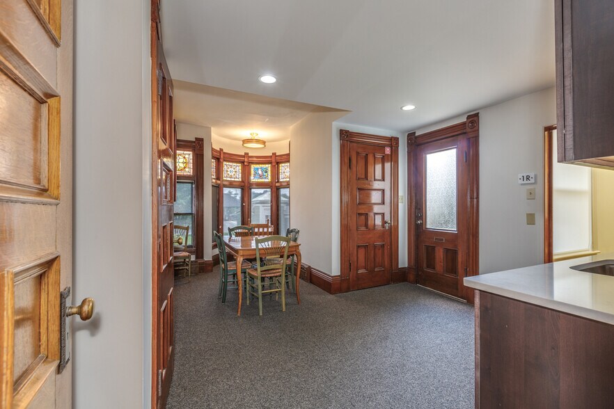 More Photos Of 84 Bay St, Manchester Office Residential For Lease