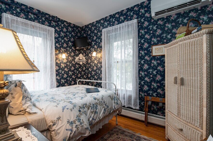 More Photos Of 86 Main St, Ludlow Hospitality For Sale