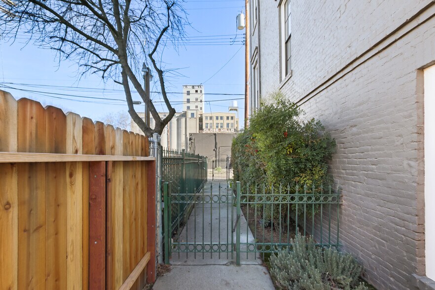 More Photos Of 1111-1123 D St, Sacramento Specialty For Sale