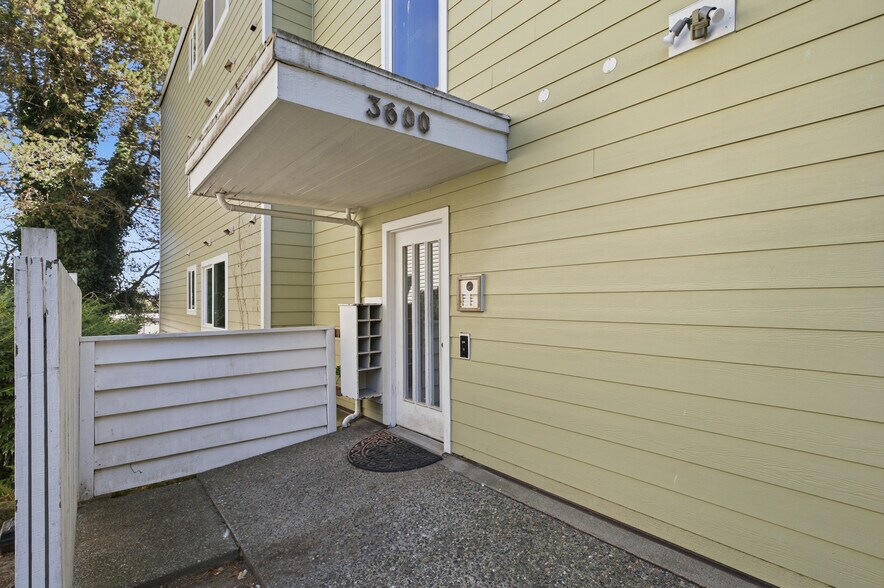 More Photos Of 3600 25th Ave W, Seattle Apartments For Sale