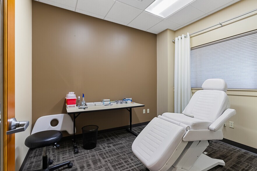 More Photos Of 1501 Cornwall Ave, Bellingham Bank For Sale