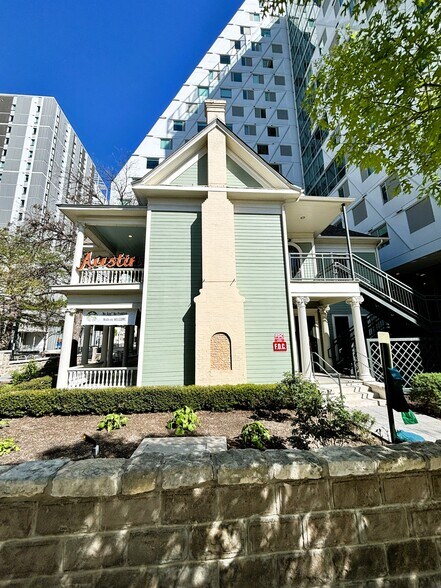 More Photos Of 611 W 22nd St, Austin Office For Lease