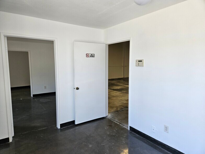 More Photos Of 1178 N Grove St, Anaheim Manufacturing For Lease