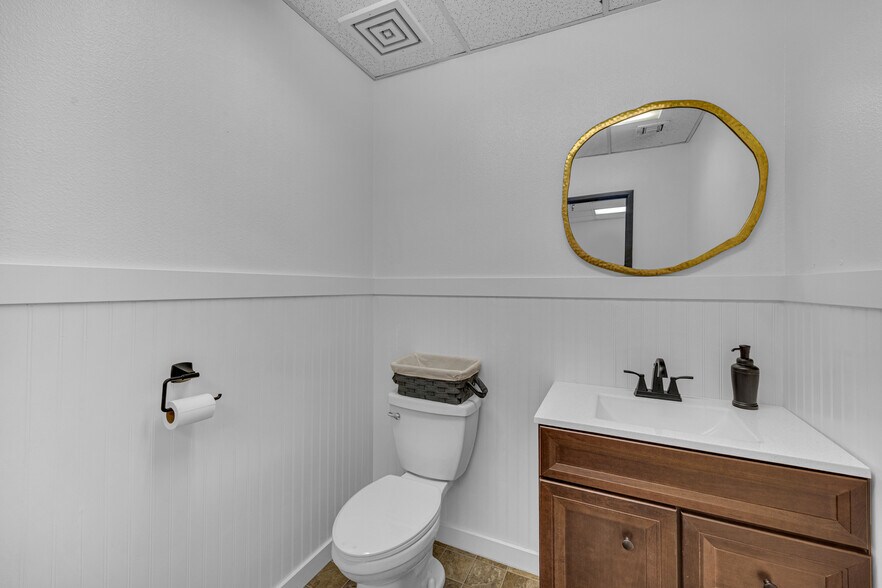 More Photos Of 56835 Venture Ln, Sunriver Office Residential For Lease